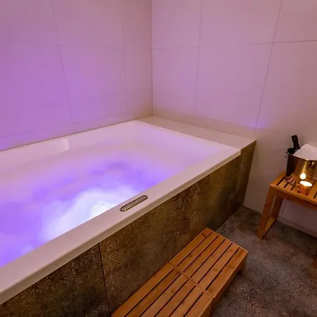 Benatky 214 Konukevi 4*